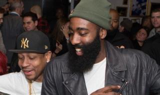 詹姆斯戴皇冠出场